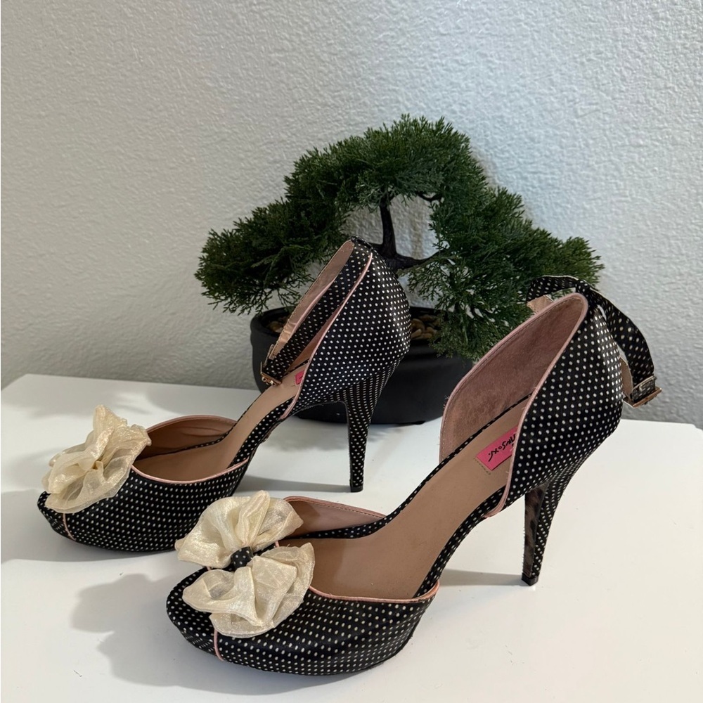 Besty Johnson Black  and Cream Polka Dot Women's Heels - Picture 11 of 12